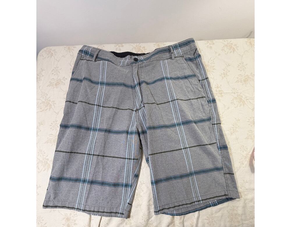 Swiss Cross Mens Plaid Shorts Size 40 Gray Blue Flat Front Casual